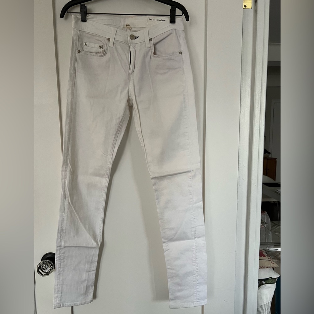 Rag & Bone white Dre jeans. Size 26. Excellent condition.